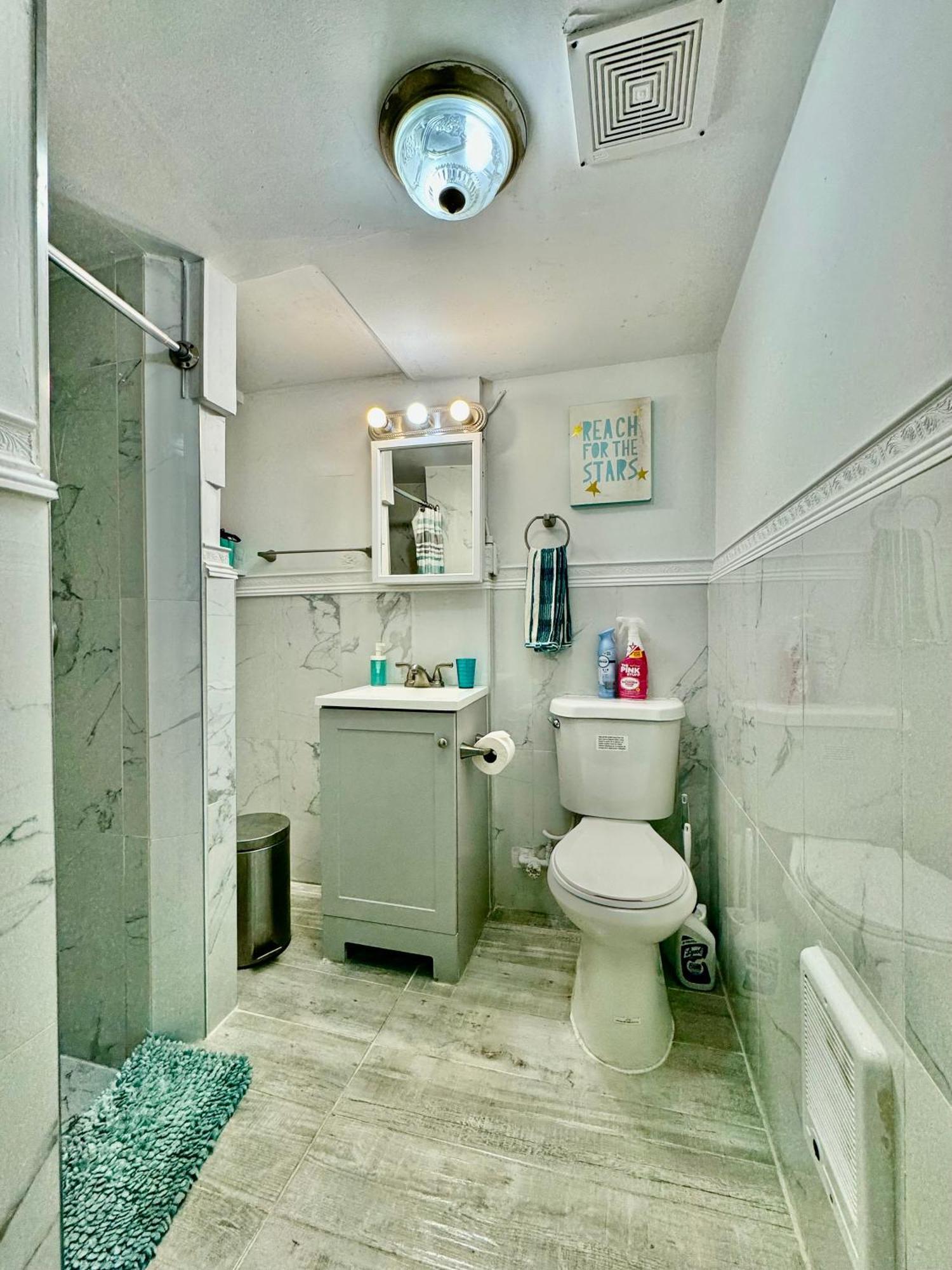 Private Tiny Room On The 1St Floor With Shared Bathroom Near Airport And Downtown Seattte 시애틀 외부 사진