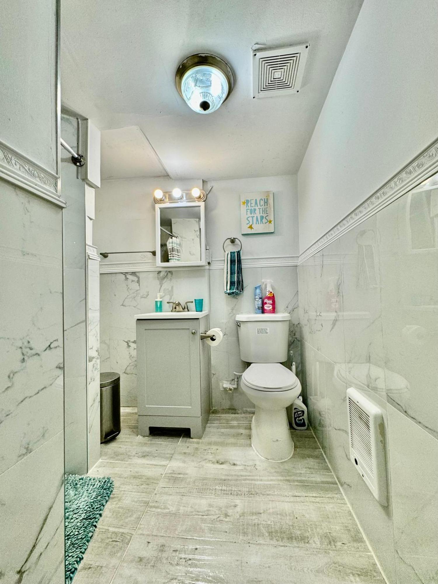 Private Tiny Room On The 1St Floor With Shared Bathroom Near Airport And Downtown Seattte 시애틀 외부 사진