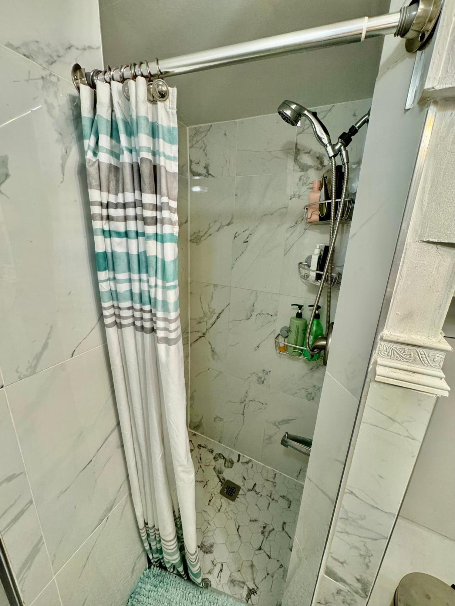 Private Tiny Room On The 1St Floor With Shared Bathroom Near Airport And Downtown Seattte 시애틀 외부 사진