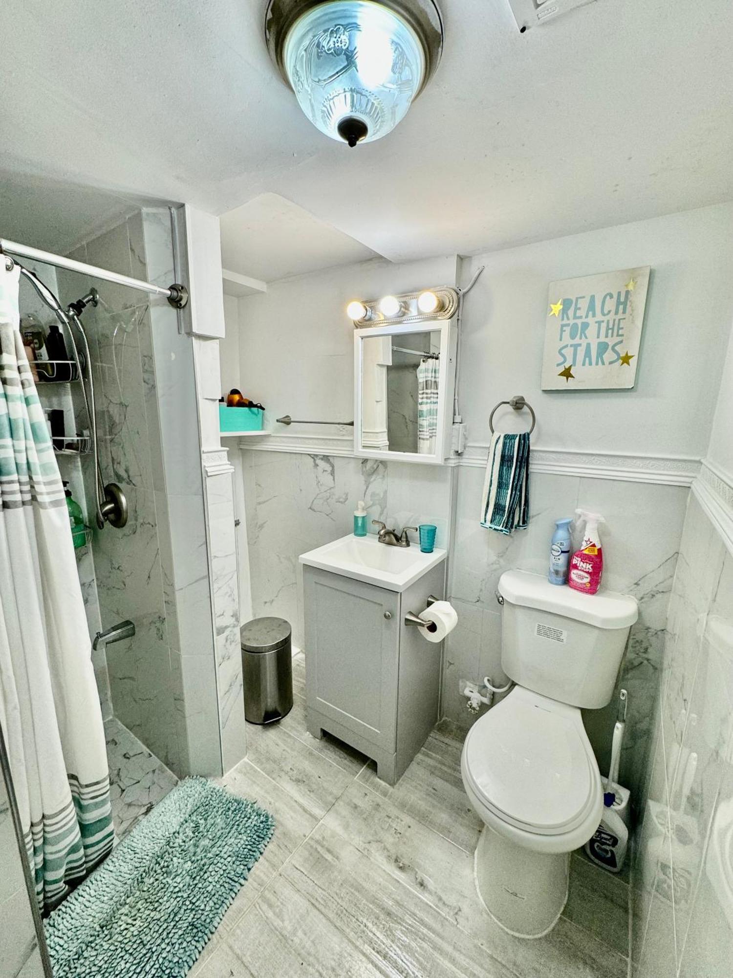 Private Tiny Room On The 1St Floor With Shared Bathroom Near Airport And Downtown Seattte 시애틀 외부 사진